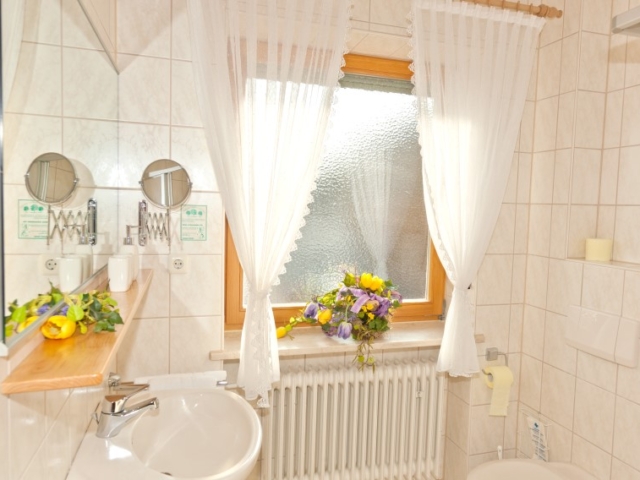 Modernes Badezimmer