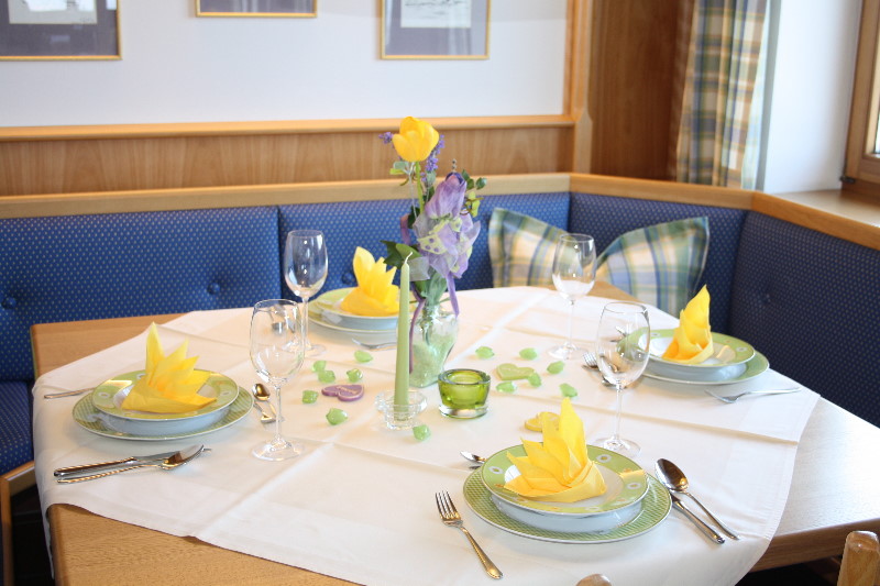 Gasthof „Zur Platte” - Waldrestaurant und Pension - Gedeckte Tische